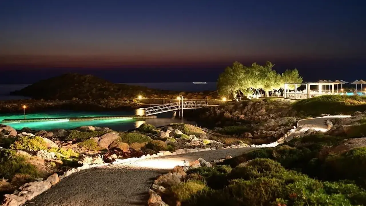 Kavos & Suites