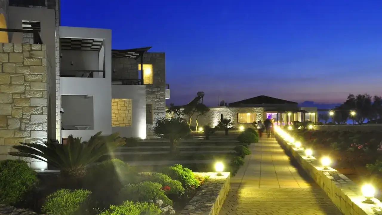 Kavos & Suites