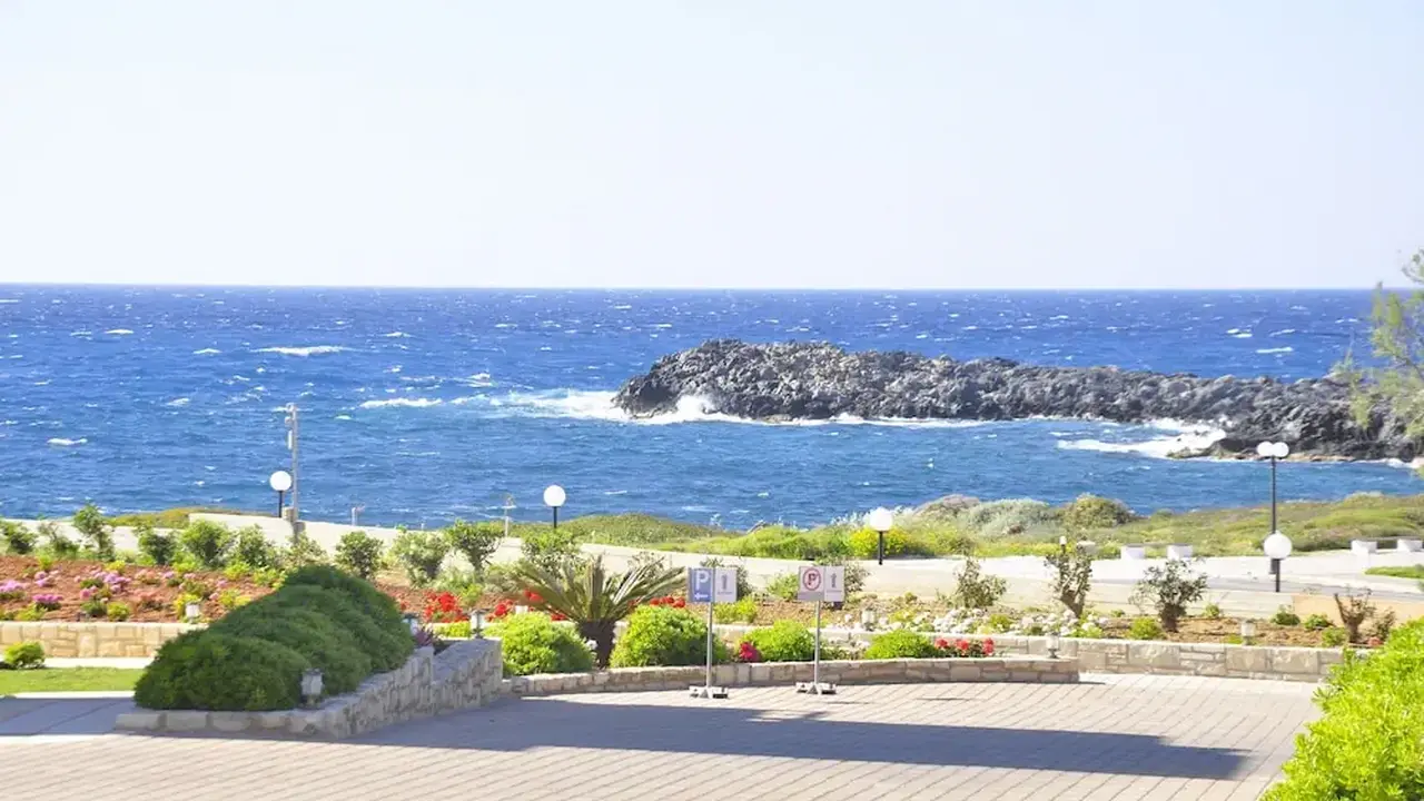 Kavos & Suites
