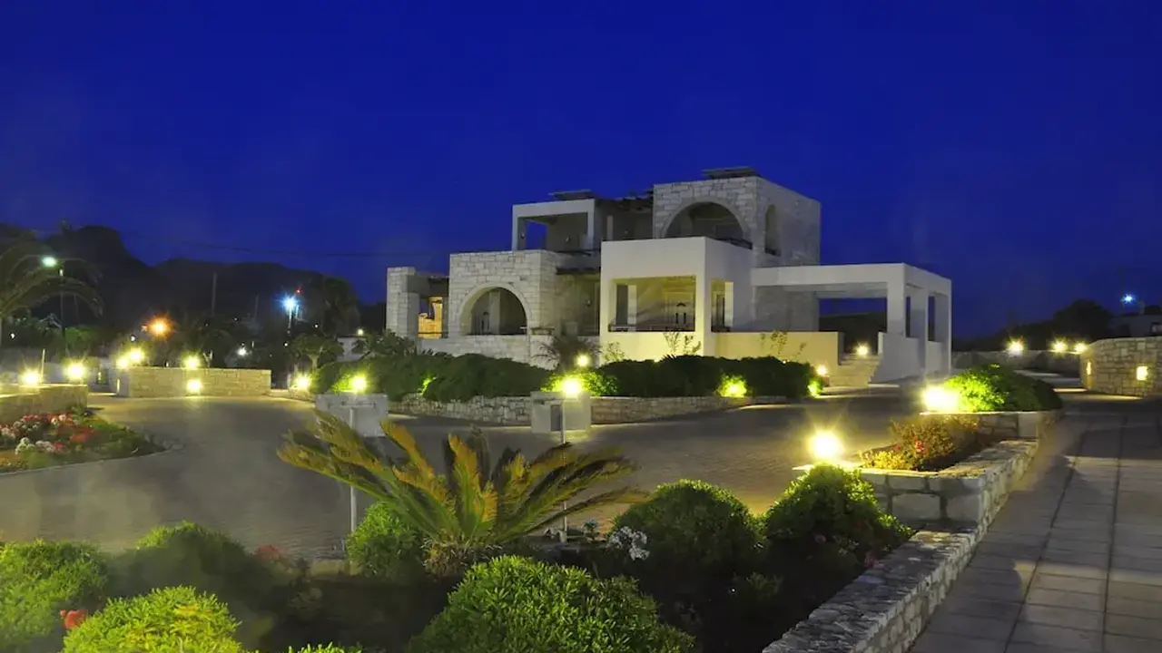 Kavos & Suites