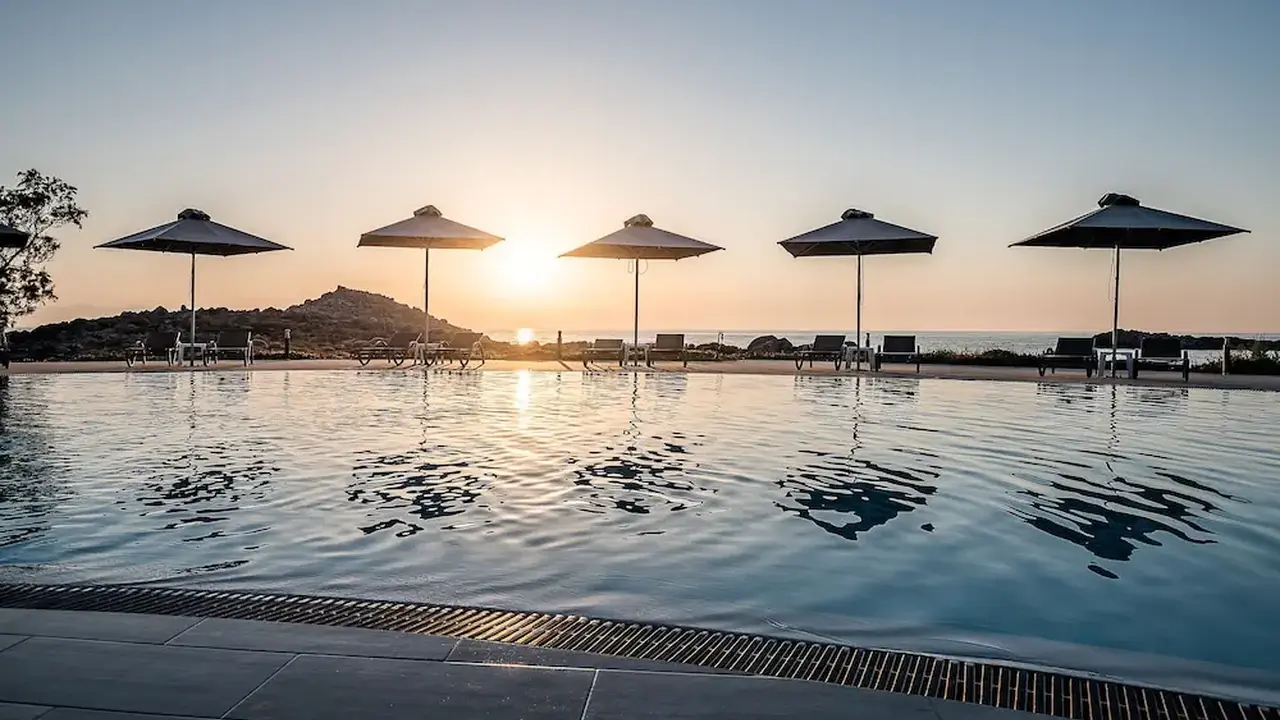 Kavos & Suites