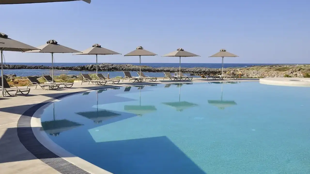 Kavos & Suites