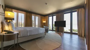 Keight, Curio Collection by Hilton