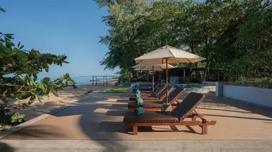 Khaolak Wanaburee Resort