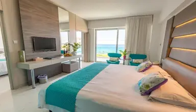 King Evelthon Beach