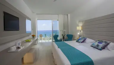 King Evelthon Beach