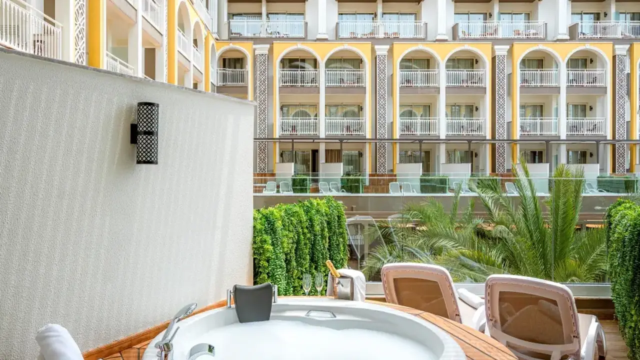 Kirman Sidera Luxury & Spa