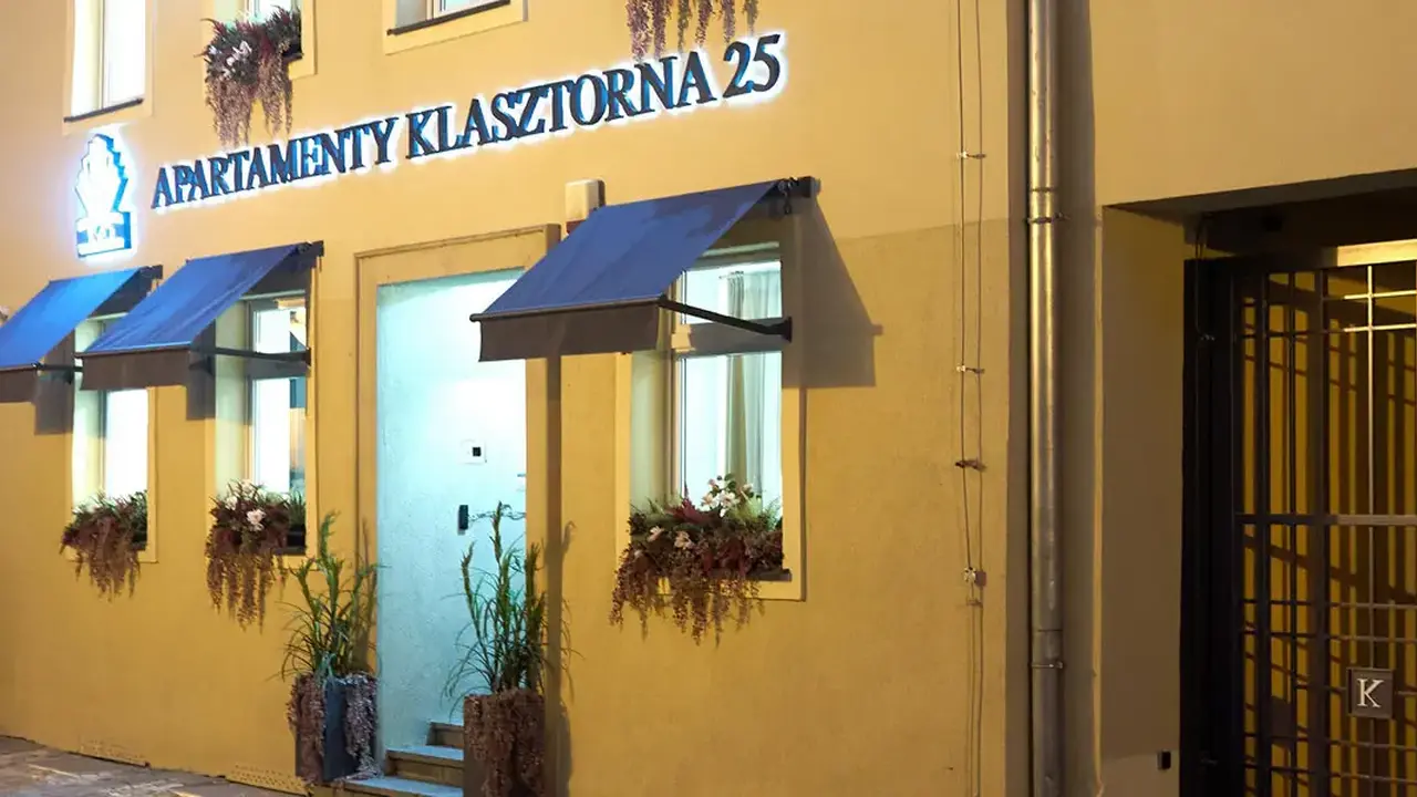 Klasztorna 25