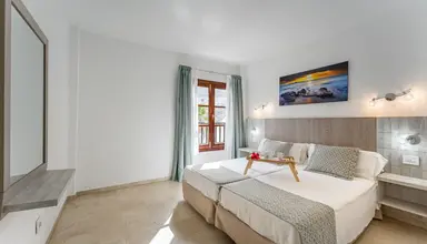 Klayman Olivina Aparthotel