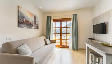 Klayman Olivina Aparthotel