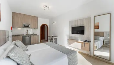 Klayman Olivina Aparthotel