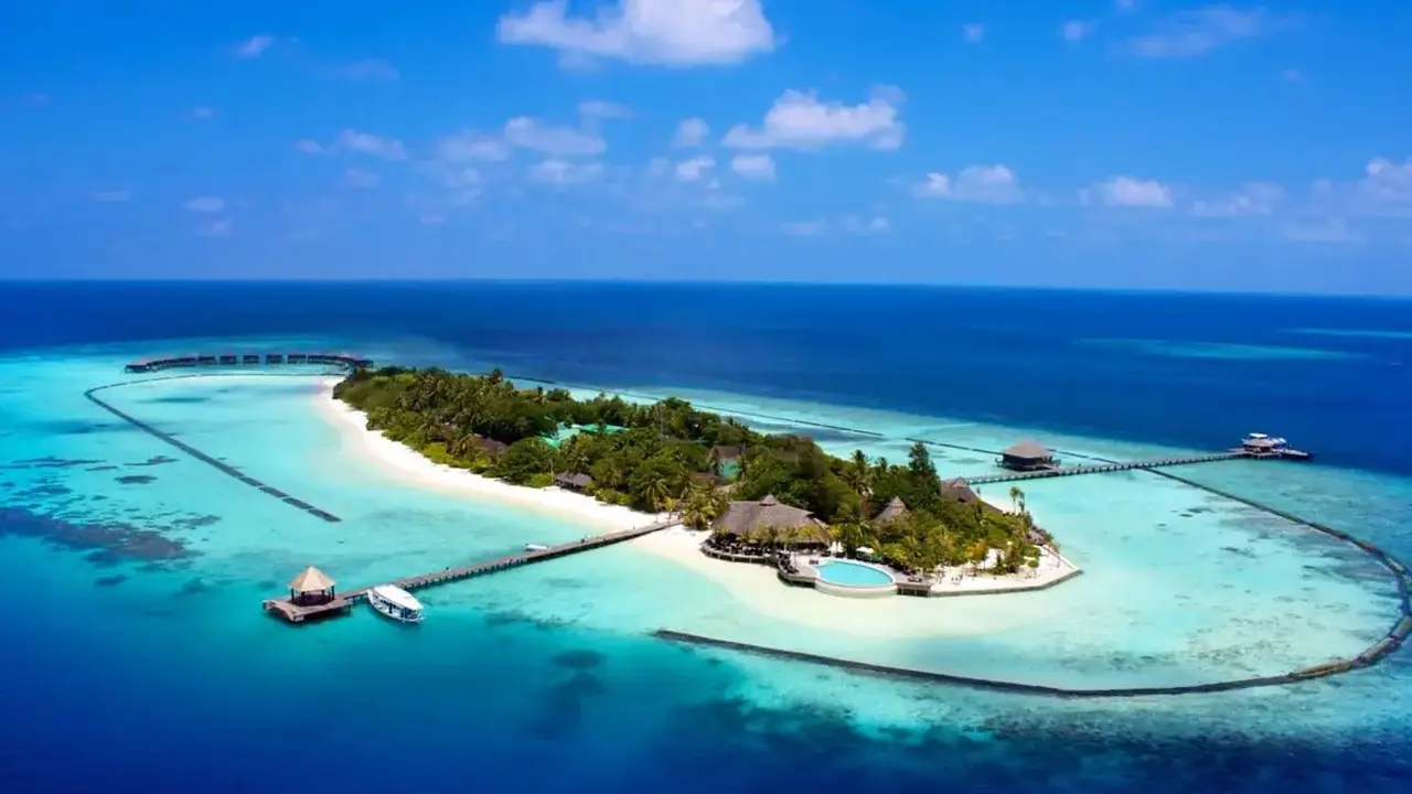 Komandoo Island Resort