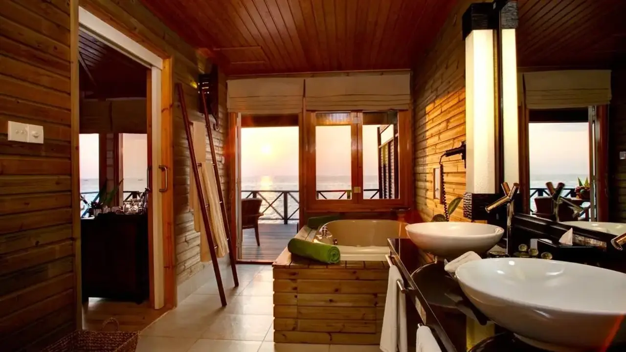 Komandoo Island Resort
