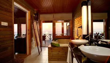 Komandoo Island Resort