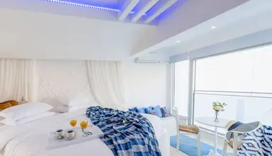 Kouros Home