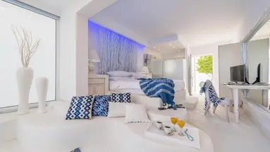 Kouros Home
