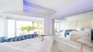Kouros Home