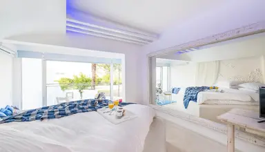 Kouros Home