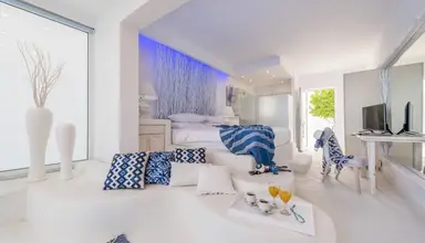 Kouros Home