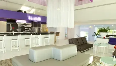 Krystal Cancun