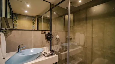 L Hotel