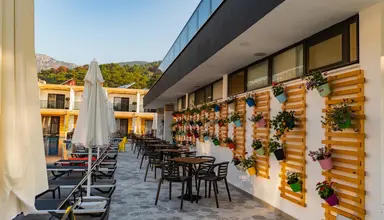 L Hotel