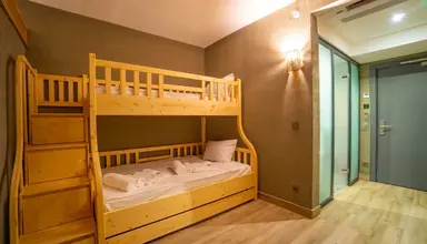 L Hotel