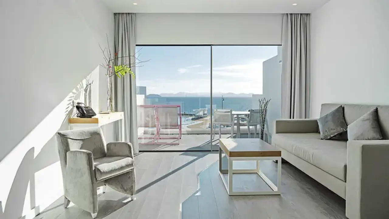 La Cala Suites