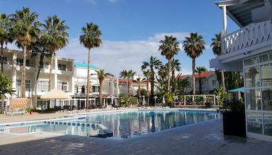 LA Hotel & Resort