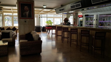 LA Hotel & Resort