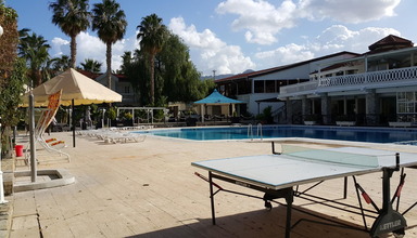 LA Hotel & Resort