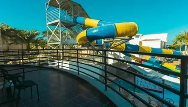 La Rosa Waves Resort