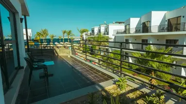 La Rosa Waves Resort