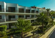 La Rosa Waves Resort