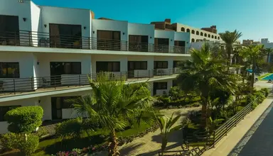 La Rosa Waves Resort