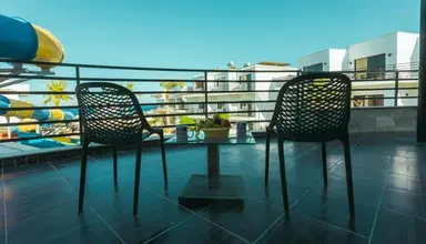 La Rosa Waves Resort