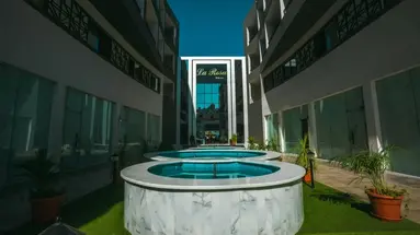 La Rosa Waves Resort