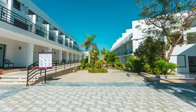 La Rosa Waves Resort