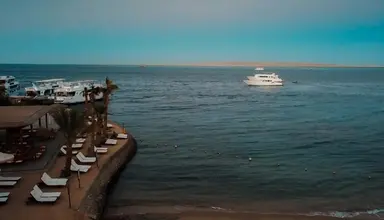 La Rosa Waves Resort