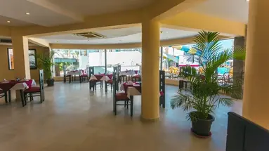 La Rosa Waves Resort
