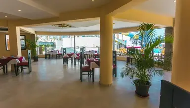 La Rosa Waves Resort