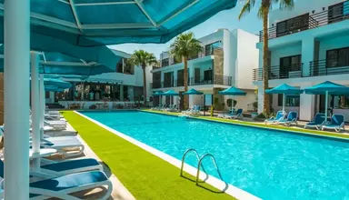 La Rosa Waves Resort