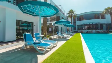 La Rosa Waves Resort