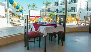 La Rosa Waves Resort