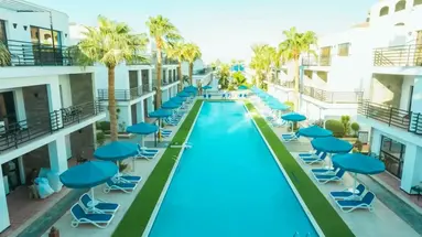 La Rosa Waves Resort
