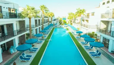 La Rosa Waves Resort