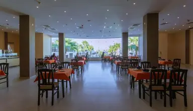 La Rosa Waves Resort