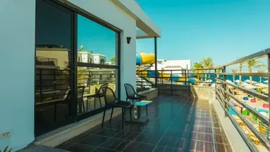 La Rosa Waves Resort