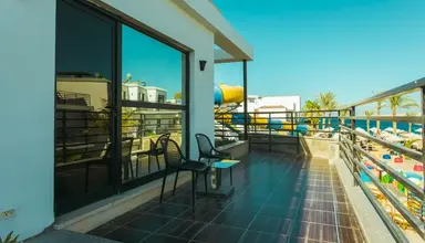 La Rosa Waves Resort