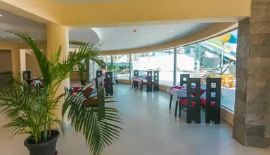 La Rosa Waves Resort